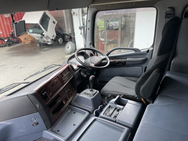 日野　プロフィア　ハイルーフ　ウィング　寝台メッキ　ステンレス多数