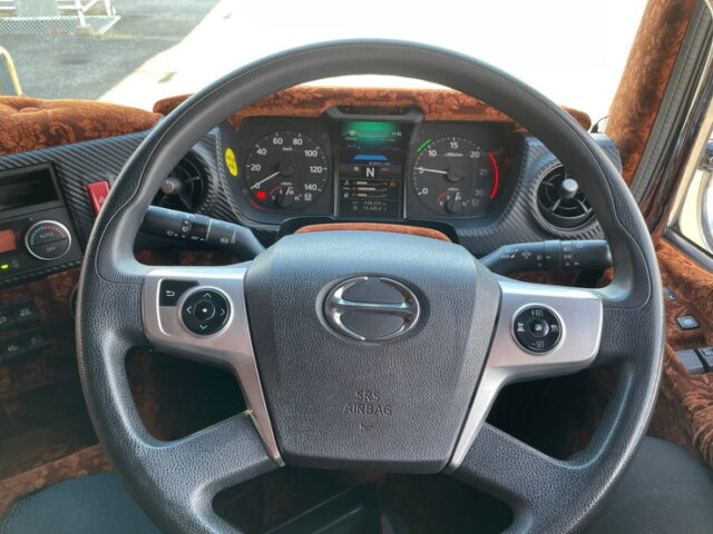 日野　17プロフィア　ヘッド　内装生地張り　ステンレス多数　メッキパーツ多数