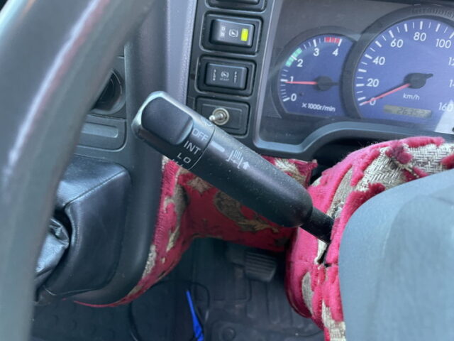 キャンター　平ボデーアルミブロック　標準幅　ロング　6速ＭＴ　生エンジン