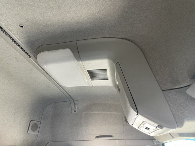 17スーパーグレート　ハイルーフ　トレーラーヘッド　460馬力　第5輪荷重11.500㎏