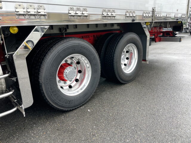 日野　17プロフィア　ハイルーフ　ウィング　造りボデー　1M10アオリ　内装生地張り