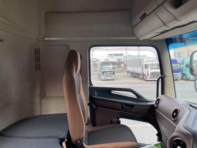 日野：17プロフィア：ハイルーフ：トレーラーヘッド：アルミホイール：ブタ鼻
