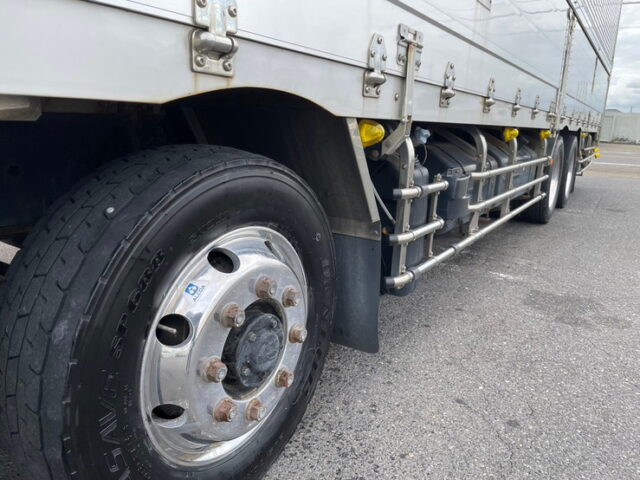 三菱ふそう　スーパーグレート　ハイルーフ　アルミウィング　ステンレスサイドバンパー　メッキ多数　木床