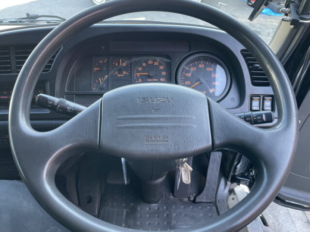 【委託販売車両】いすゞ：フォワード：205馬力：6MT：リア門口ステンレス：木床：ロケット：舟形バンパー：ステンレス多数　