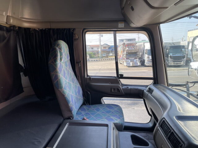 日野：テラヴィ：ハイルーフ：トレーラーヘッド：V8：ツインターボ：エアサス