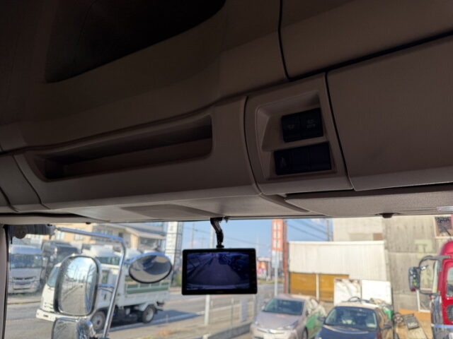 日野：17プロフィア：ハイルーフ：ウィング：メッキ多数：ステンレス多数：リア門口ステンレス