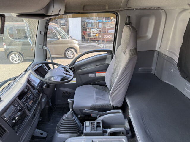 いすゞ：フォワード：6200ワイド：ウィング：木床：アルミホイール：240馬力：エアサス