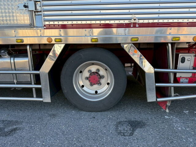 いすゞ：フォワード：ハイルーフ：冷凍バン：7100標準幅：架装多数：格納ゲート：エアサス