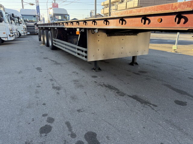 東邦：トレーラー：まな板：3軸：スタンション多数：内フック多数：最大積載量27.500㎏