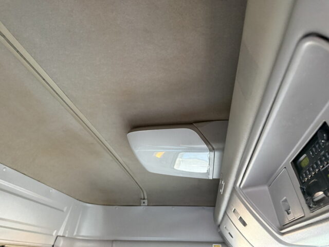 日野：テラヴィ：ハイルーフ：トレーラーヘッド：架装多数：ブタ鼻：後輪エアサス