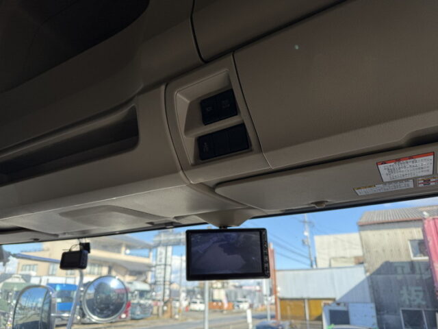 日野:17プロフィア:ハイルーフ:メッキ多数:アルミホイール:木床:E13Cエンジン