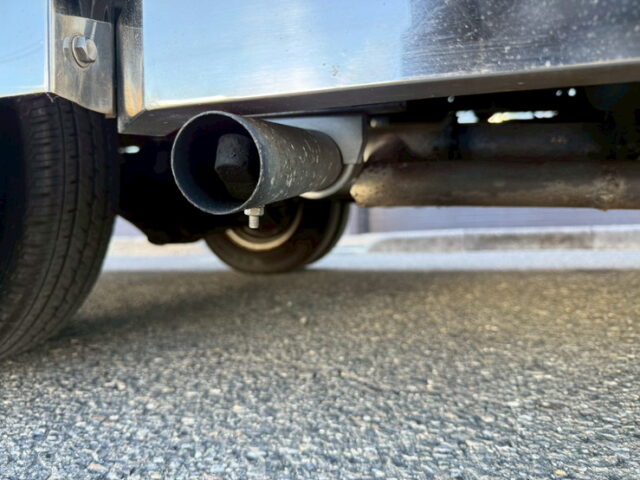 タイタンダッシュ：平ボデー：架装多数：標準幅：アオリステンレス張り：マニ割り