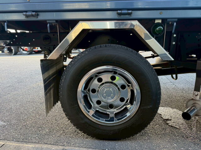 いすゞ:エルフ:平ボデー:標準幅:10尺長:マニ割り:ハイグレード:140馬力