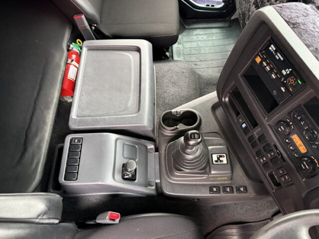 いすゞ:ギガ:ハイルーフ:トレーラーヘッド:フロントバイザー:第5輪荷重11.100㎏