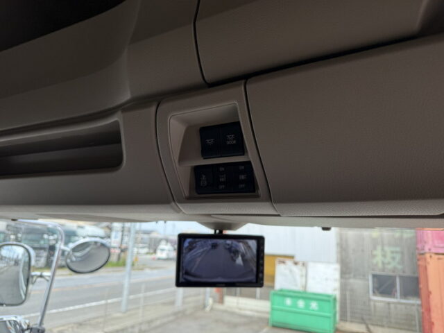 日野：17プロフィア：ハイルーフ：ウィング：未使用：アルミホイール：リア門口ステンレス