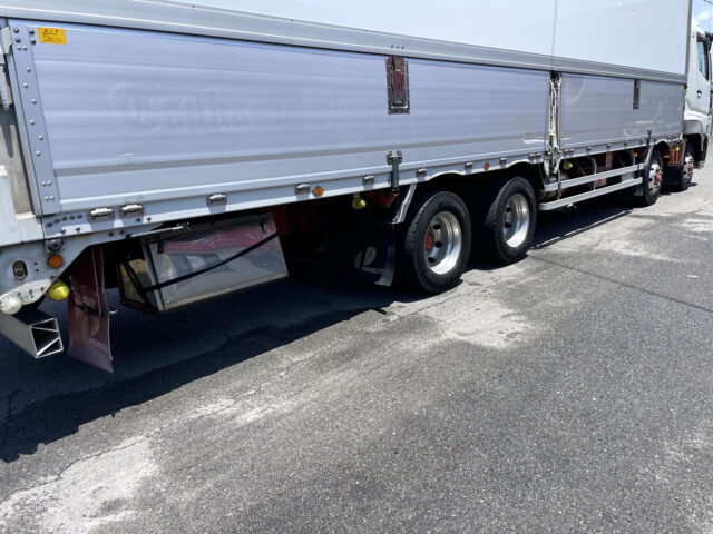 三菱ふそう　スーパーグレート　アルミウィング　７MT　リアエアサス　木床　380馬力