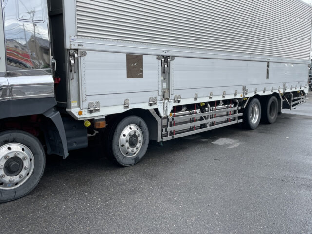 日野　プロフィア　ハイルーフ　ウィング　寝台メッキ　ステンレス多数