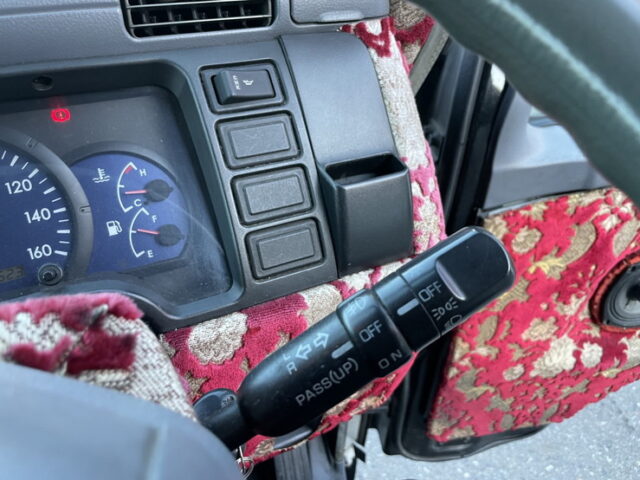 キャンター　平ボデーアルミブロック　標準幅　ロング　6速ＭＴ　生エンジン