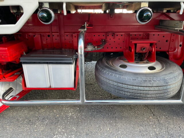 いすゞ　エルフ　平ボディ　5MT　フロントバイザー　プロテク縞板　木床　内装生地張り