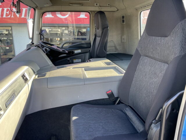 17スーパーグレート　ハイルーフ　トレーラーヘッド　第5輪荷重11.500㎏　アルミホイール