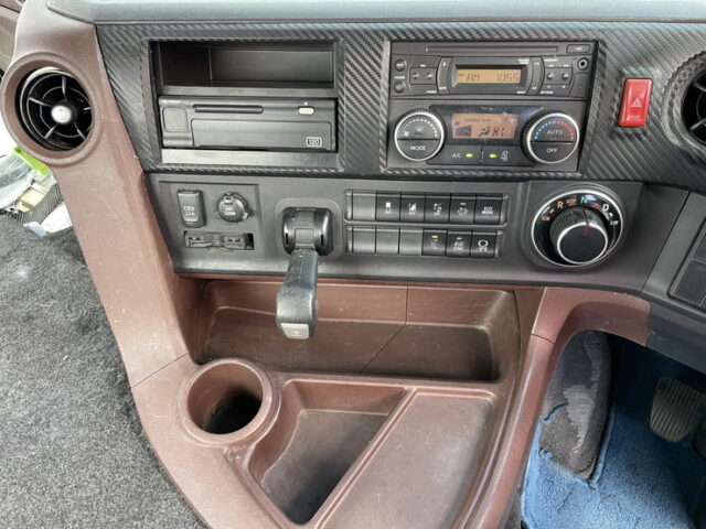 日野：17プロフィア：ハイルーフ：トレーラーヘッド：アルミホイール：ブタ鼻