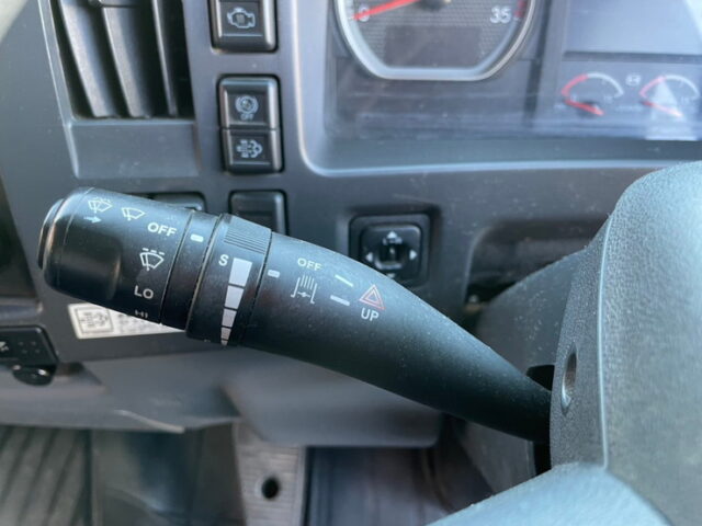 いすゞ:フォワード:ワイド:210馬力:アルミウィング:格納パワーゲート:リアエアサス:アルミホイール