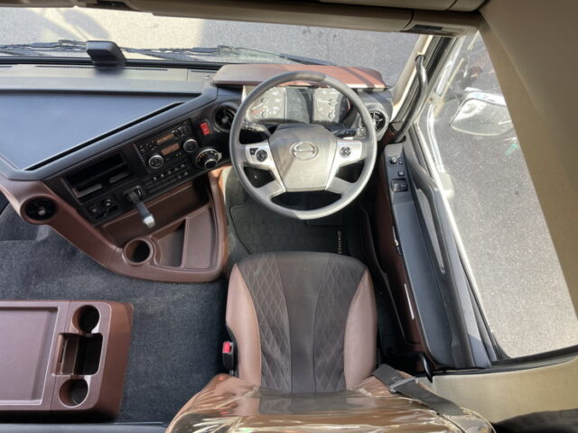 日野　17プロフィア　ハイルーフ　ウィング　後輪エアサス　380馬力