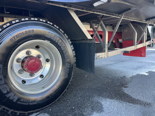 いすゞ：フォワード：増トン：冷凍ウィング：6600ボデー：エアサス：サーモキング製冷凍機