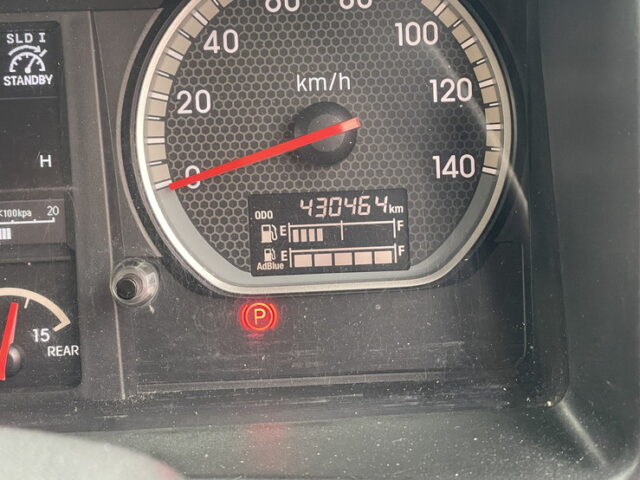 いすゞ　ギガ　ウィング　メッキ多数　ステンレス多数　アルミホイール