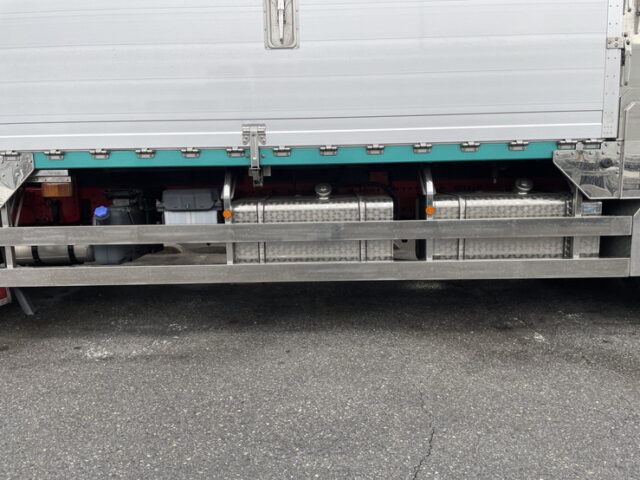 日野：17プロフィア：冷凍ウィング：7MT：リア門口ステンレス：サイドバンパーステンレス：ステンレス架装多数：メッキパーツ多数