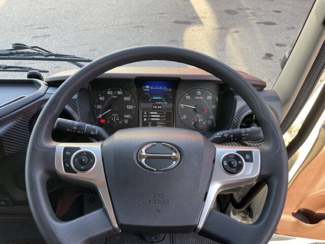 日野　17レンジャー　ウィング　6200ワイド　後輪エアサス　格納ゲート付　240馬力