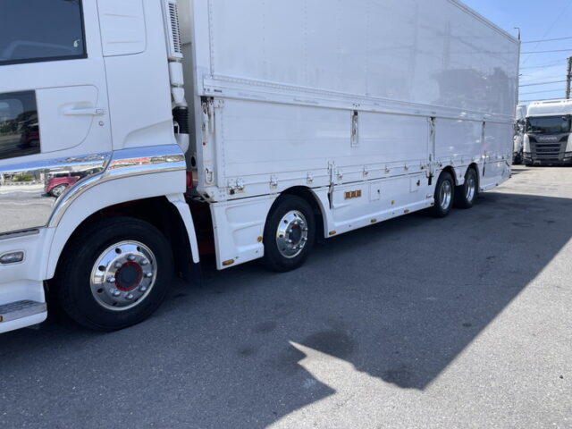 クオン：ハイルーフ：ウィング：跳上ゲート：総輪エアサス：エアロ付き：メッキ多数　