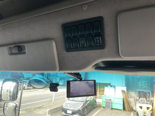 いすゞ　ギガ　ハイルーフ　冷凍バン　サブエンジン　両側観音扉　ステンレス多数