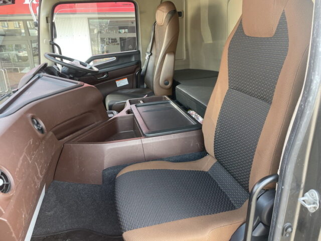 日野：17プロフィア：ハイルーフ：ウィング：メッキ多数：アルミホイール