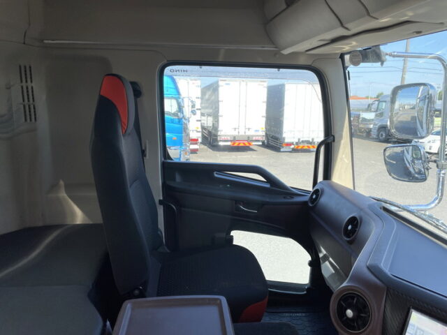 日野：17プロフィア：ダンプ：ハイルーフ：Ｌゲート：アルミホイール：メッキ多数