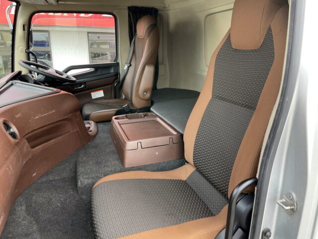 日野：17プロフィア：ハイルーフ：メッキ多数：アルミホイール：リア門口ステンレス