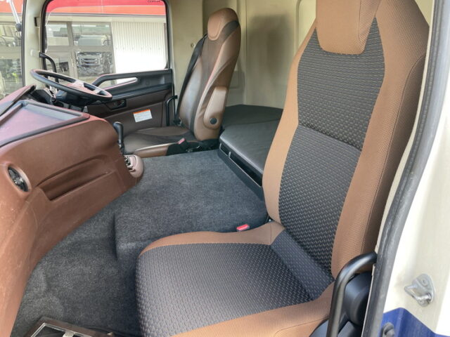 日野：17プロフィア：ハイルーフ：メッキ多数：ステンレス多数：アルミホイール