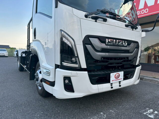 いすゞ：フォワード：登録済未使用：アームロール：3人乗り：ベッドレス：積載3.750㎏