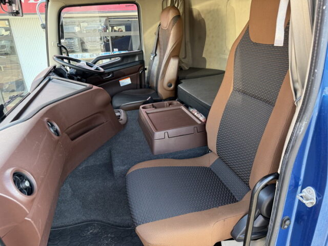 日野：17プロフィア：ハイルーフ：ウィング：メッキ多数：ステンレス多数：リア門口ステンレス