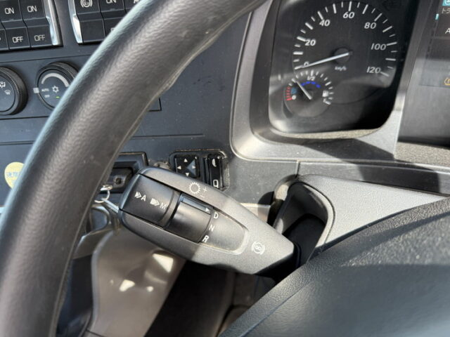 17スーパーグレート：ハイルーフ：トレーラーヘッド：ブタ鼻付：第5輪荷重11.500㎏