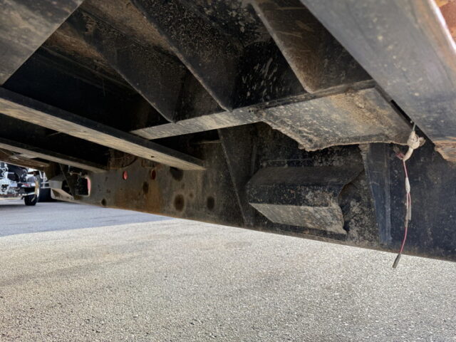 東急：重機運搬用トレーラー：幅2800㎜　荷台長4700㎜：歩みハンガー：8輪