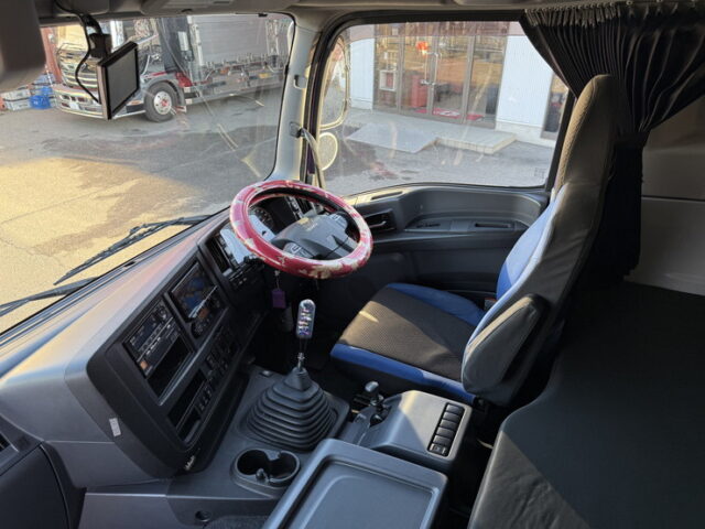 いすゞ：ギガ：ハイルーフ：ウィング：メッキ多数：ステンレス多数：エアローラー