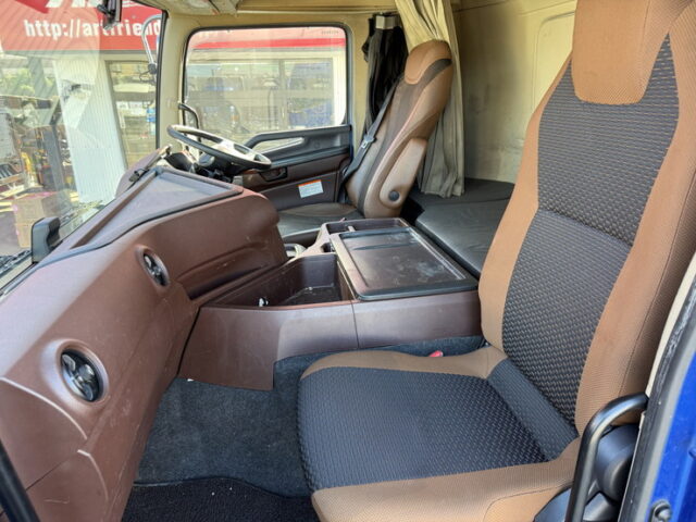 日野：17プロフィア：ハイルーフ：ウィング：メッキ多数：アルミホイール：プロシフト