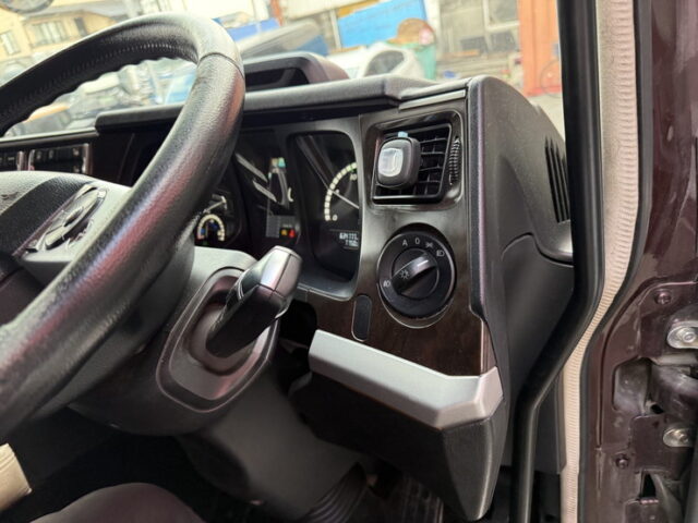 17スーパーグレート：ハイルーフ：トレーラーヘッド：ブタ鼻：第5輪荷重11.500㎏