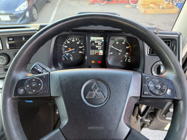 17スーパーグレート：ハイルーフ：トレーラーヘッド：アルミホイール：第5輪荷重11.500㎏