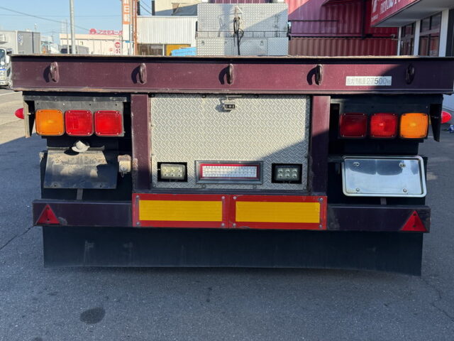 東邦：トレーラー：まな板：3軸：スタンション多数：内フック多数：最大積載量27.500㎏