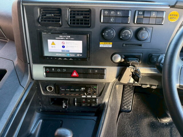 17スーパーグレート:ハイルーフ:ウィング:メッキ多数:アルミホイール:木床