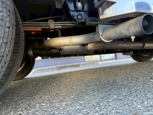 タイタンダッシュ：平ボデー：架装多数：標準幅：アオリステンレス張り：マニ割り