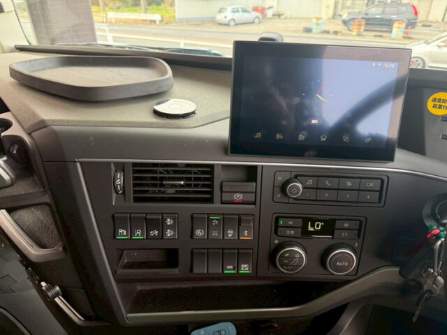 VOLVO：FH：グローブトロッター：ウィング：造りボディ：架装多数：高年式低走行