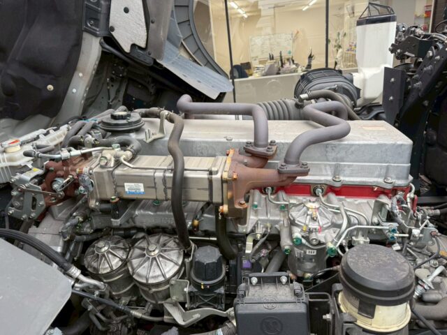 日野:17プロフィア:ハイルーフ:トレーラーヘッド:第5輪荷重11.500㎏:車検7月迄